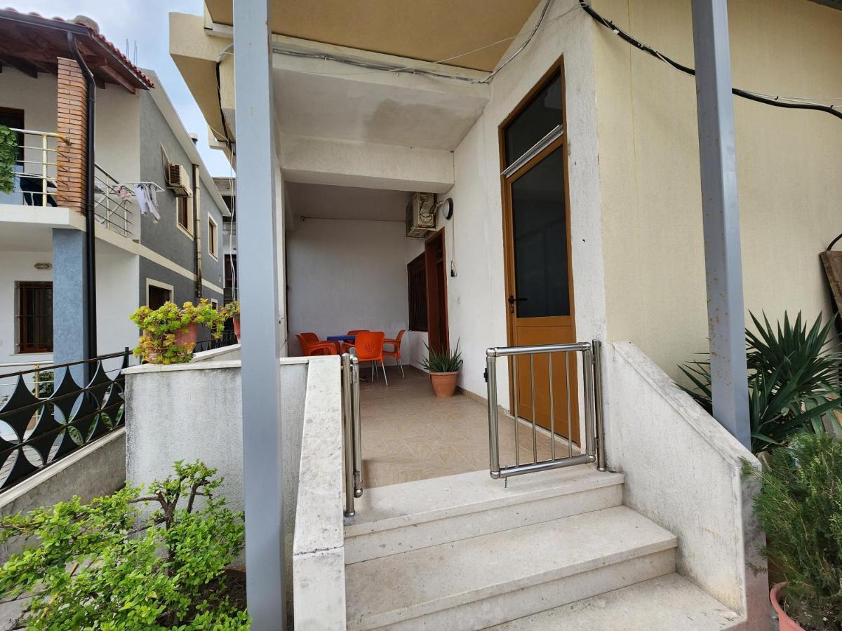 Blue Apartments Vlore Luaran gambar