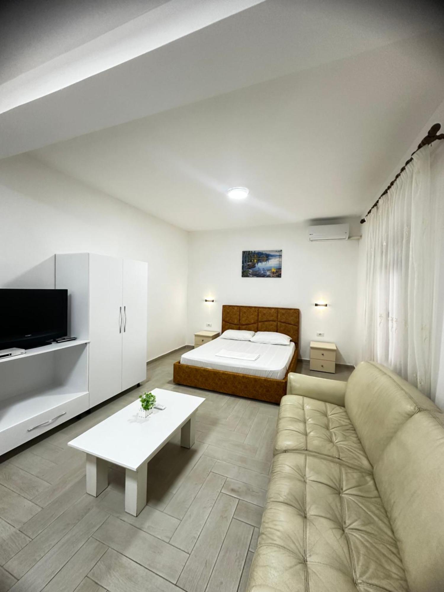 Blue Apartments Vlore Luaran gambar